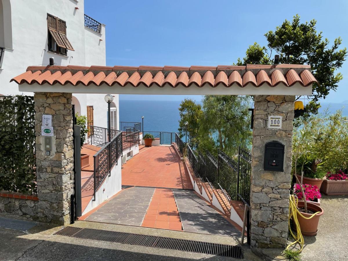 Hotel Sotto Le Stelle ...Il Mare Pietra Ligure Exterior foto